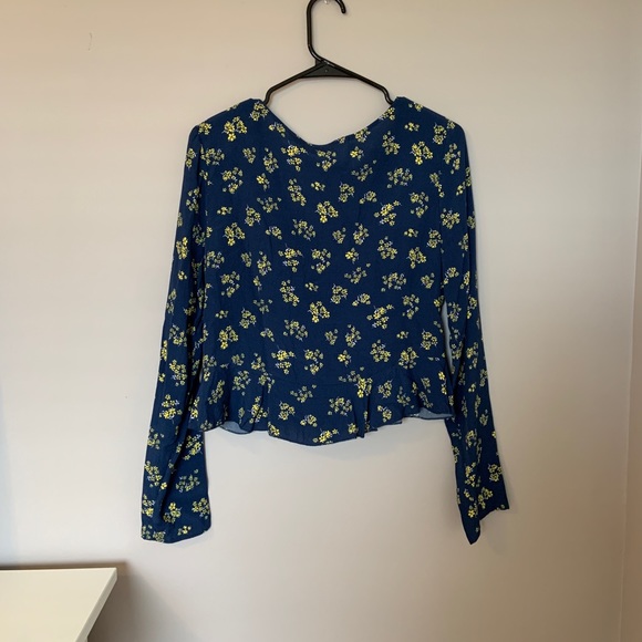 Floral Ruched Peplum Cropped Top - Picture 2 of 4